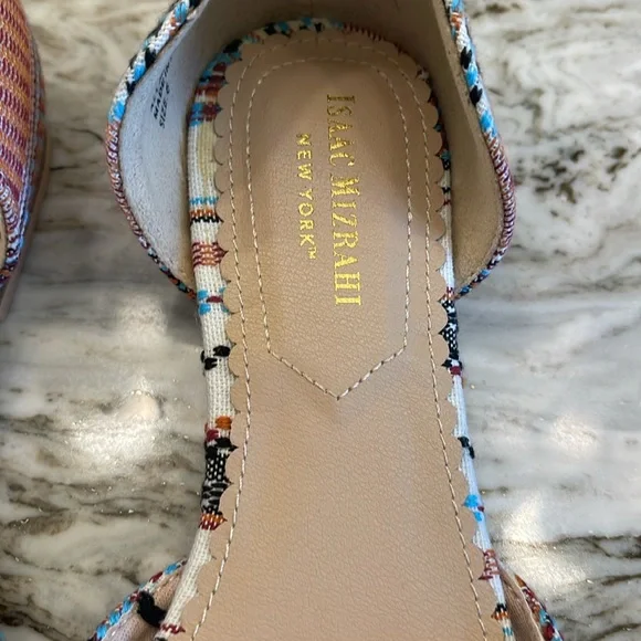 Isaac Mizrahi Slip On Shoes/Like New/ Tribal Design - Picture 3 of 8